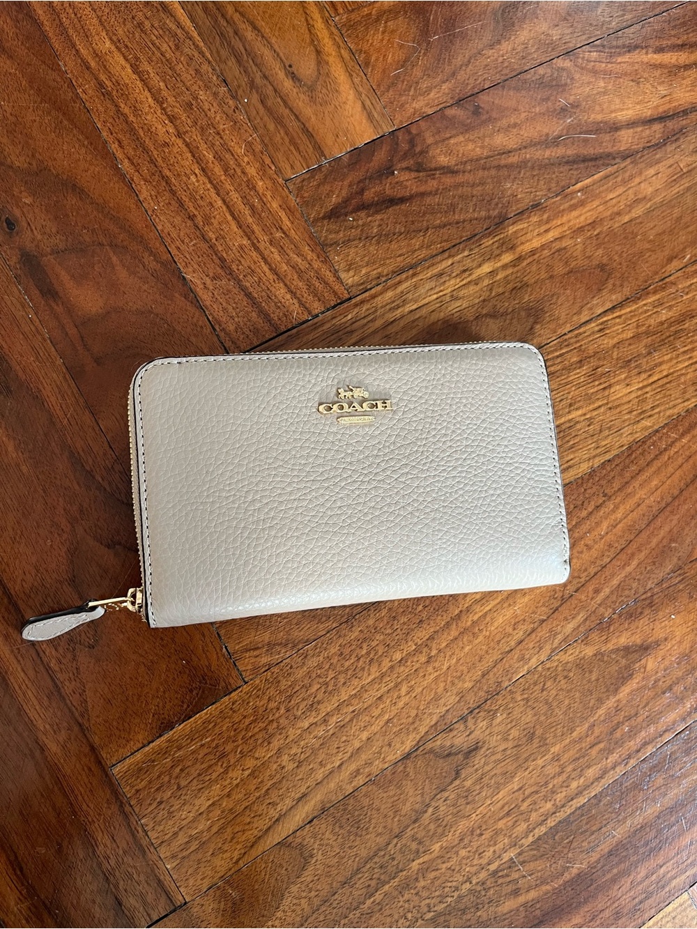 Coach Pebbled Zip-Around Wallet in Light Taupe with Gold Hardware Unused
